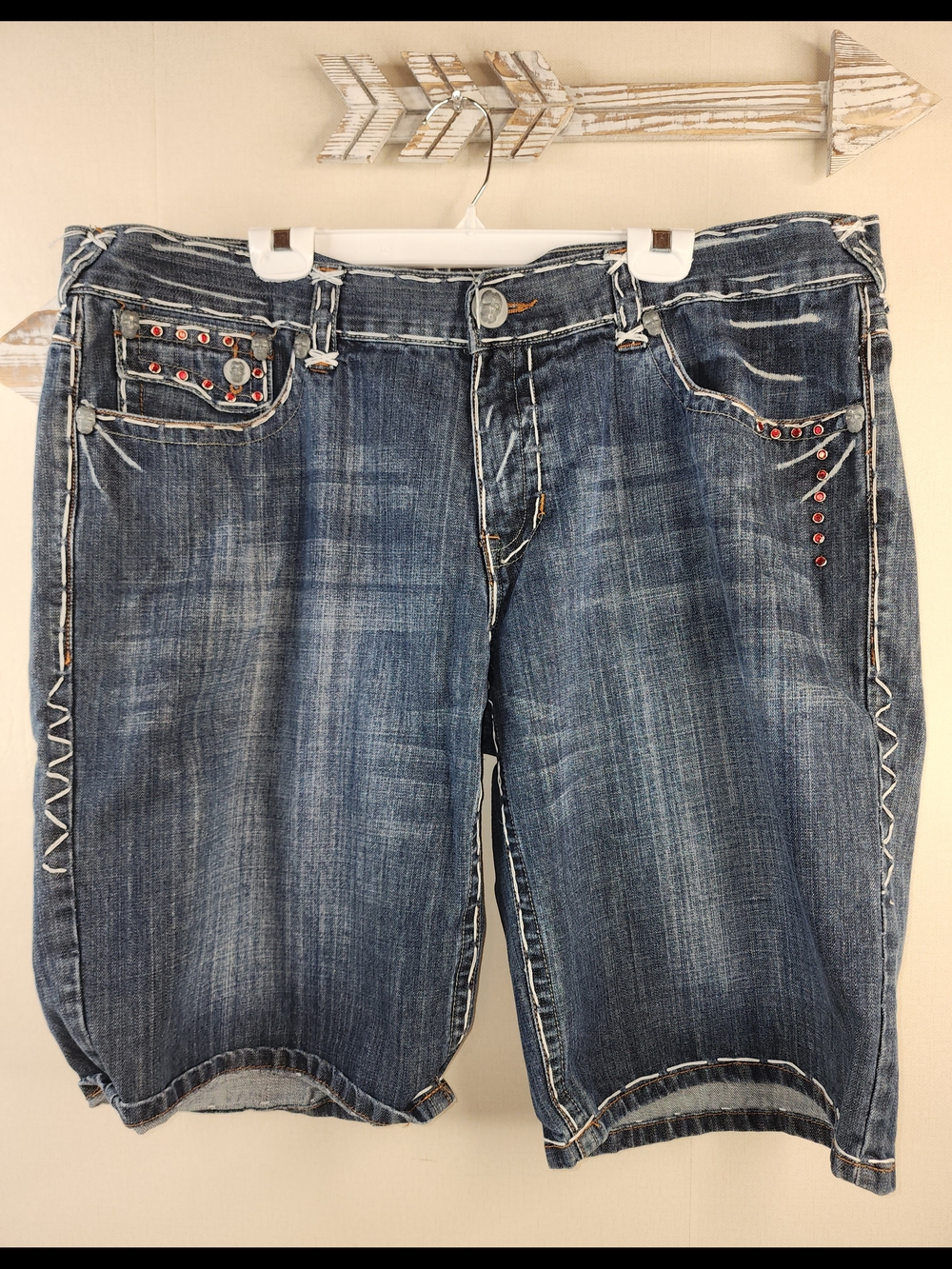 Mens 42 Baggy Y2K Laguna Beach Distressed Denim Bermuda Jean Shorts Stud Detail